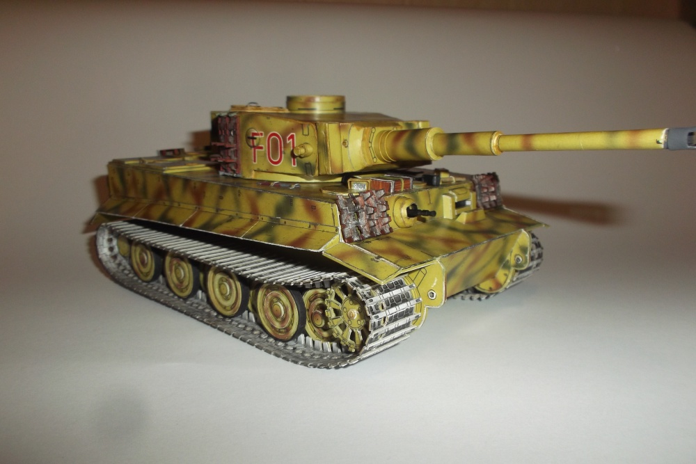 PzKpfw VI Tiger Ausf hibrid , dokončování (Plná velikost v novém okně) PzKpfw VI Tiger Ausf hibrid , dokončování