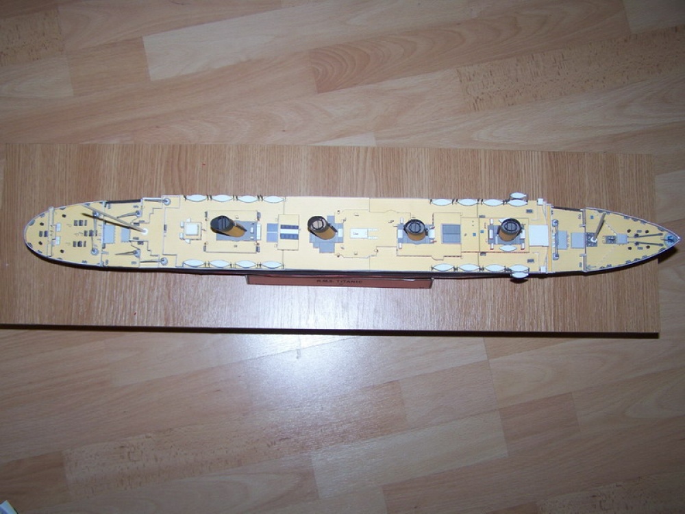 R.M.S. TITANIC (Plná velikost v novém okně) R.M.S. TITANIC