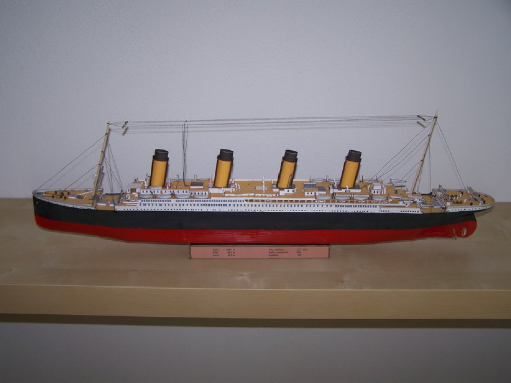 R.M.S. TITANIC (Plná velikost v novém okně) R.M.S. TITANIC