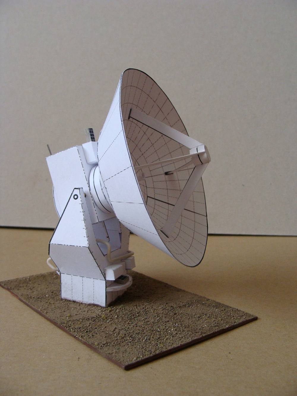 radioteleskop ASTE (Plná velikost v novém okně) radioteleskop ASTE