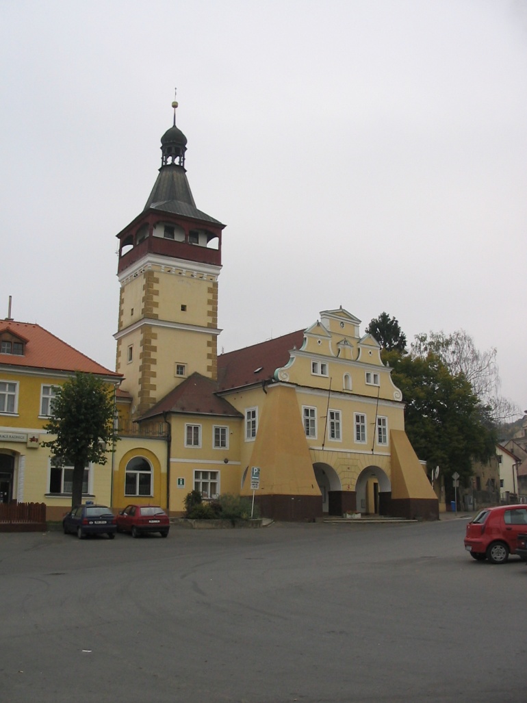 Radnice Dobrovice