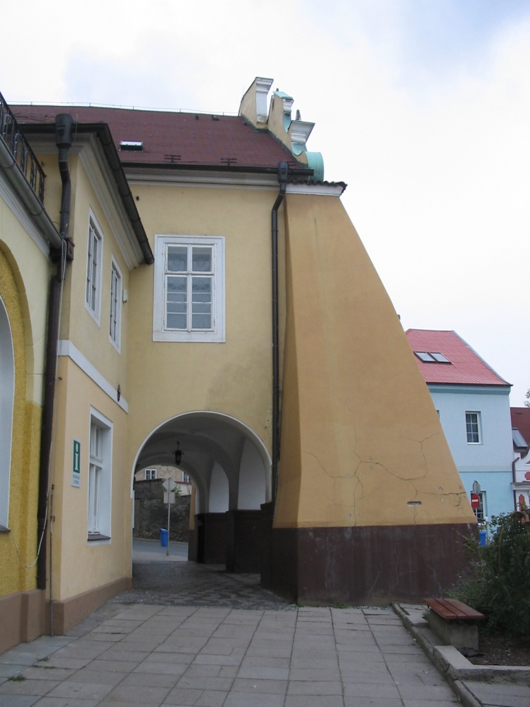 Radnice Dobrovice