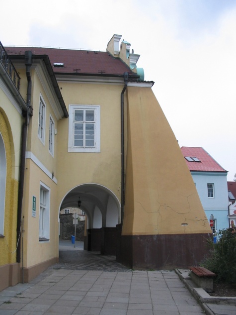 Radnice Dobrovice
