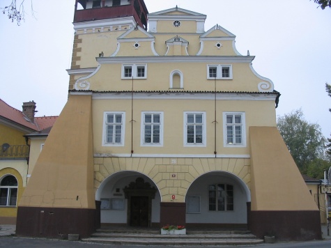 Radnice Dobrovice