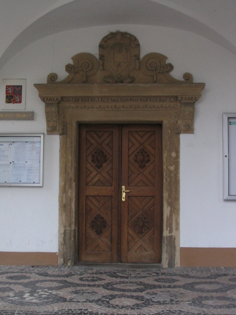 Radnice Dobrovice