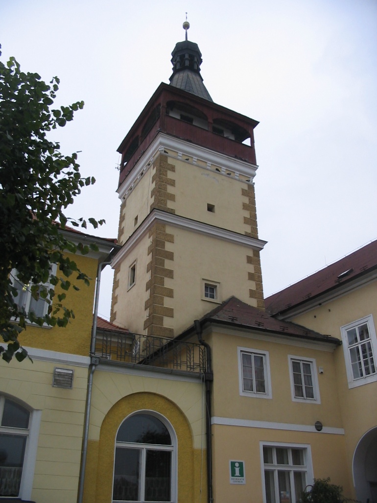 Radnice Dobrovice