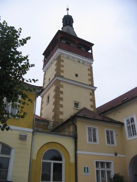 Radnice Dobrovice