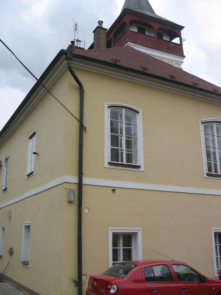 Radnice Dobrovice