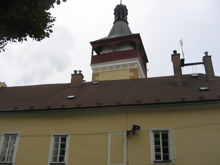 Radnice Dobrovice