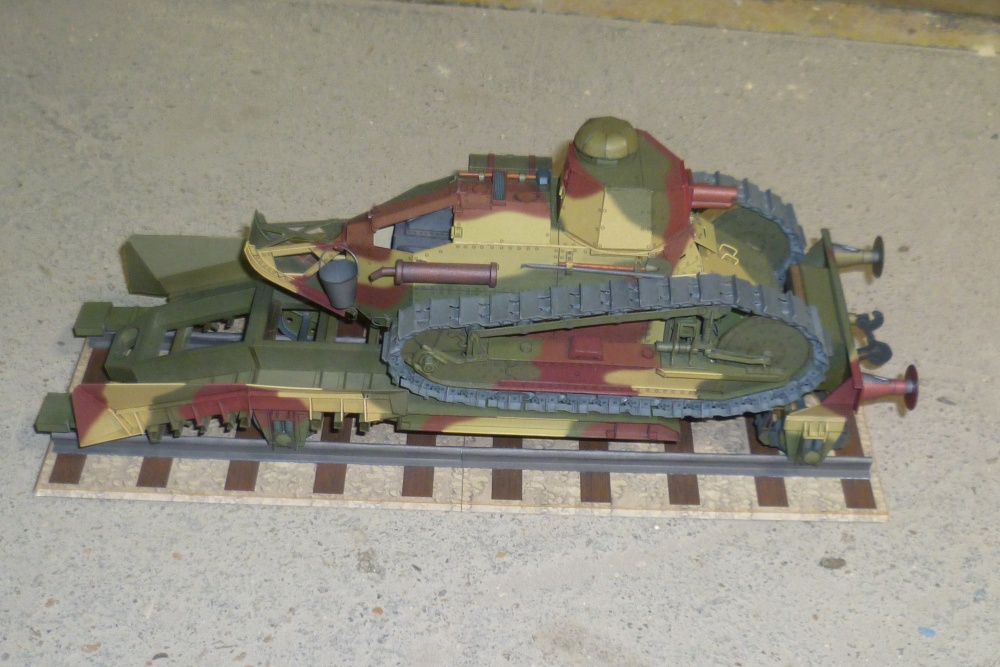 Renault R-17 + železniční podvozek (Plná velikost v novém okně) Renault R-17 + železniční podvozek