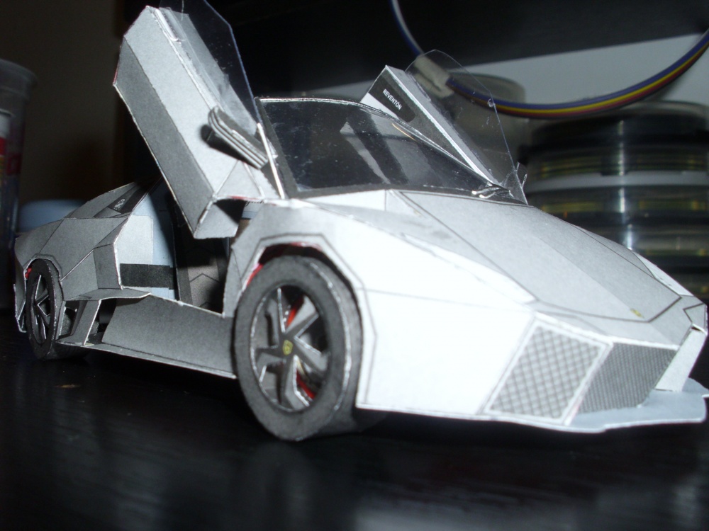 Reventon (Plná velikost v novém okně) Reventon