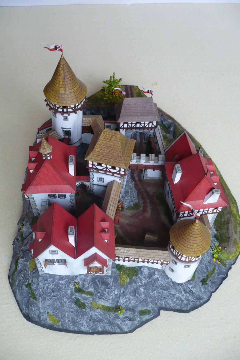 Romantický hrad ze 14. stol. (Plnďż˝ velikost v novďż˝m oknďż˝) Romantický hrad ze 14. stol.
