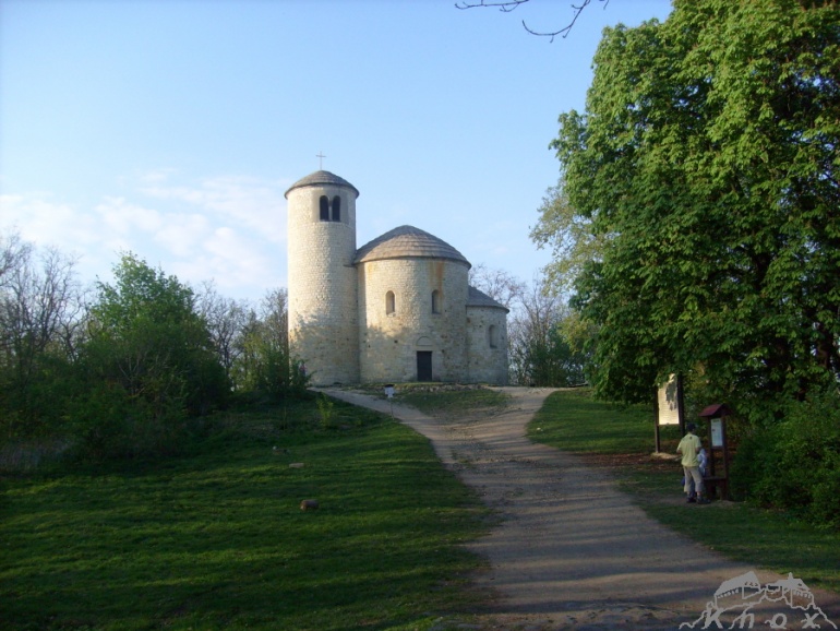 Rotunda sv. Jiří na Řípu (Plná velikost v novém okně) Rotunda sv. Jiří na Řípu
