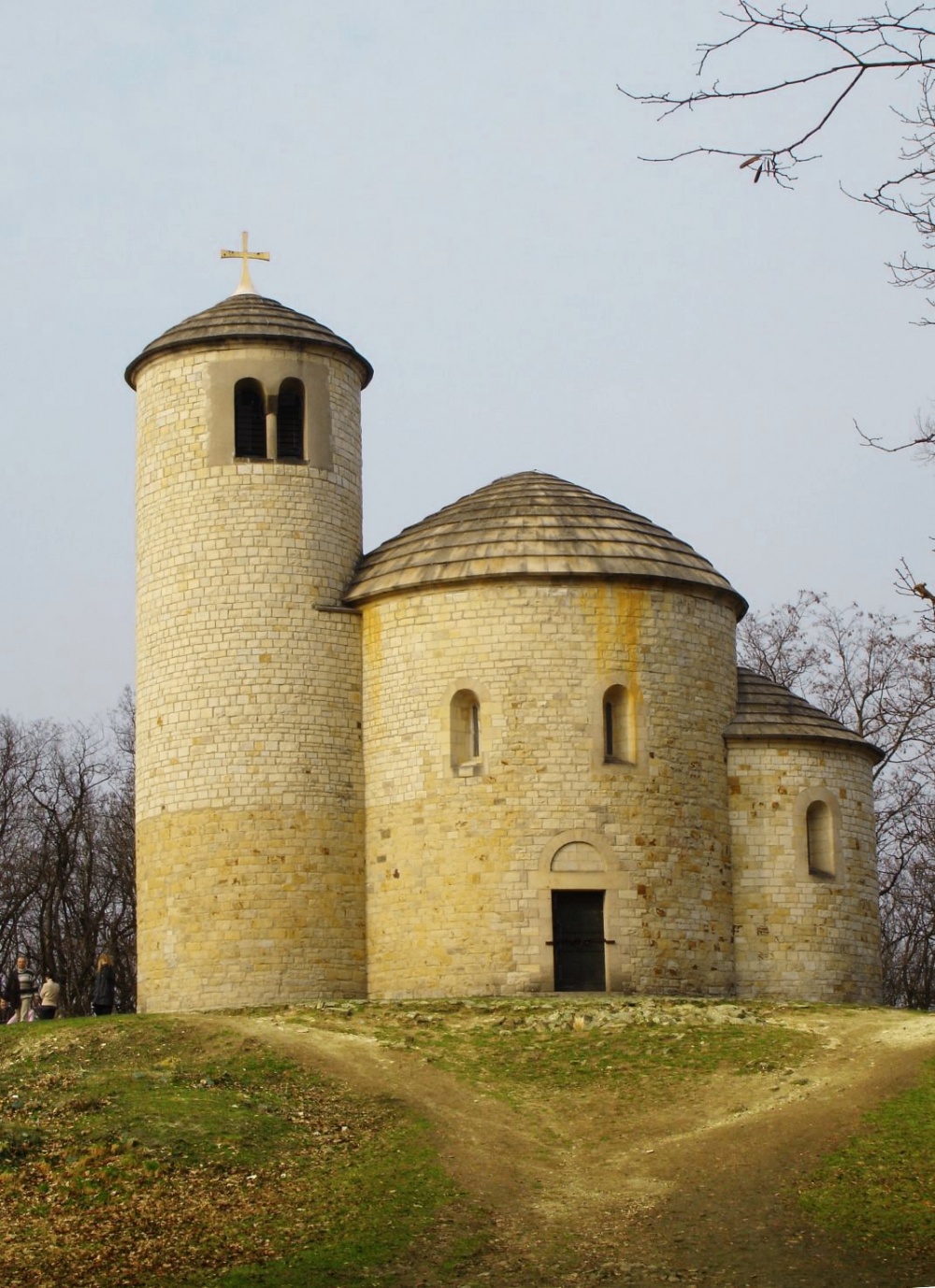 Rotunda svatého Jiří, Říp (Plnďż˝ velikost v novďż˝m oknďż˝) Rotunda svatého Jiří, Říp