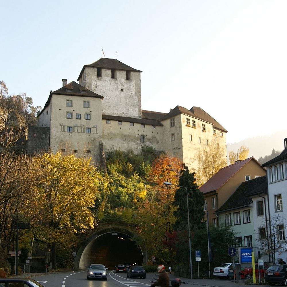 Schattenburg (Plná velikost v novém okně) Schattenburg