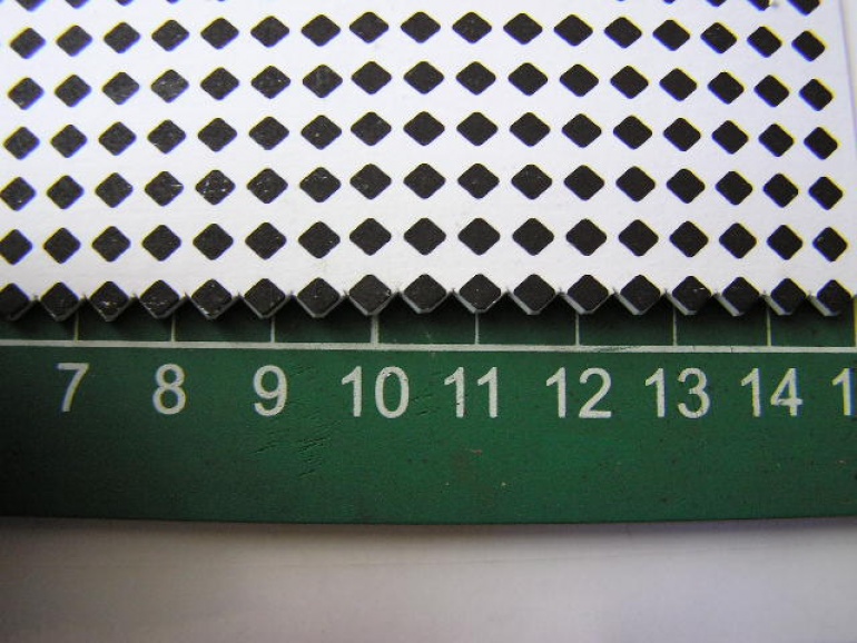 818