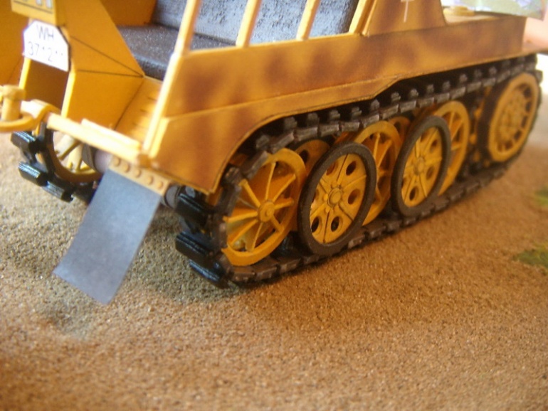 39031
