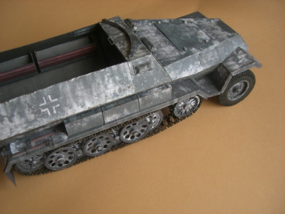 127100