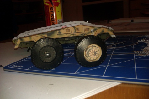Sd.Kfz.234/2 Puma s průstřelem Sd.Kfz.234/2 Puma s průstřelem