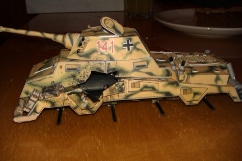 Sd.Kfz.234/2 Puma s průstřelem Sd.Kfz.234/2 Puma s průstřelem