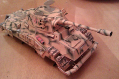 Sd.Kfz.234/2 Puma s průstřelem Sd.Kfz.234/2 Puma s průstřelem