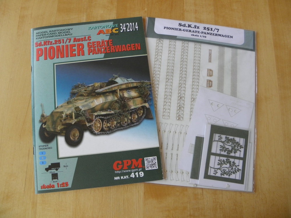 Sd.Kfz.251/7 Ausf.C PIONIER (Plná velikost v novém okně) Sd.Kfz.251/7 Ausf.C PIONIER
