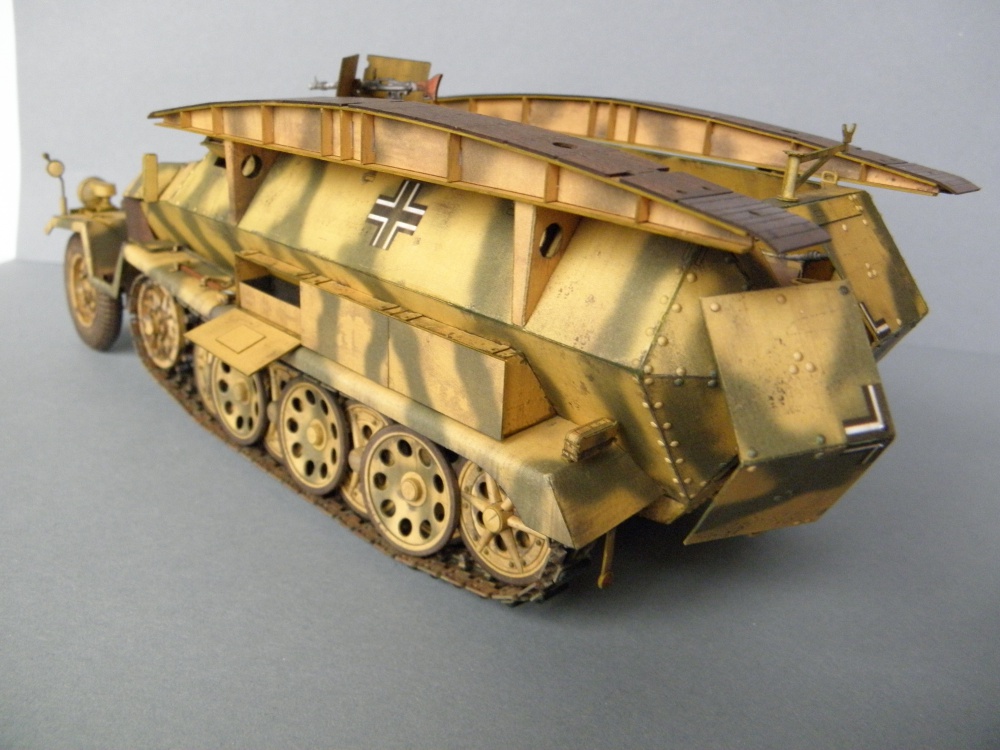 Sd.Kfz.251/7 Ausf.C PIONIER (Plná velikost v novém okně) Sd.Kfz.251/7 Ausf.C PIONIER