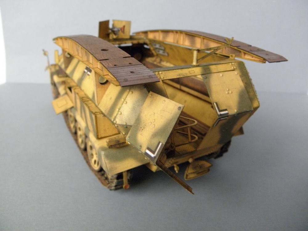 Sd.Kfz.251/7 Ausf.C PIONIER (Plná velikost v novém okně) Sd.Kfz.251/7 Ausf.C PIONIER