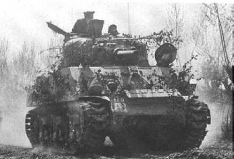 Sherman M4A3 (Plná velikost v novém okně) Sherman M4A3