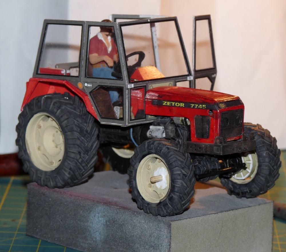 Sil�n� j�ma a vyb�ra� st�belnat�ch hmot a Zetor 7745