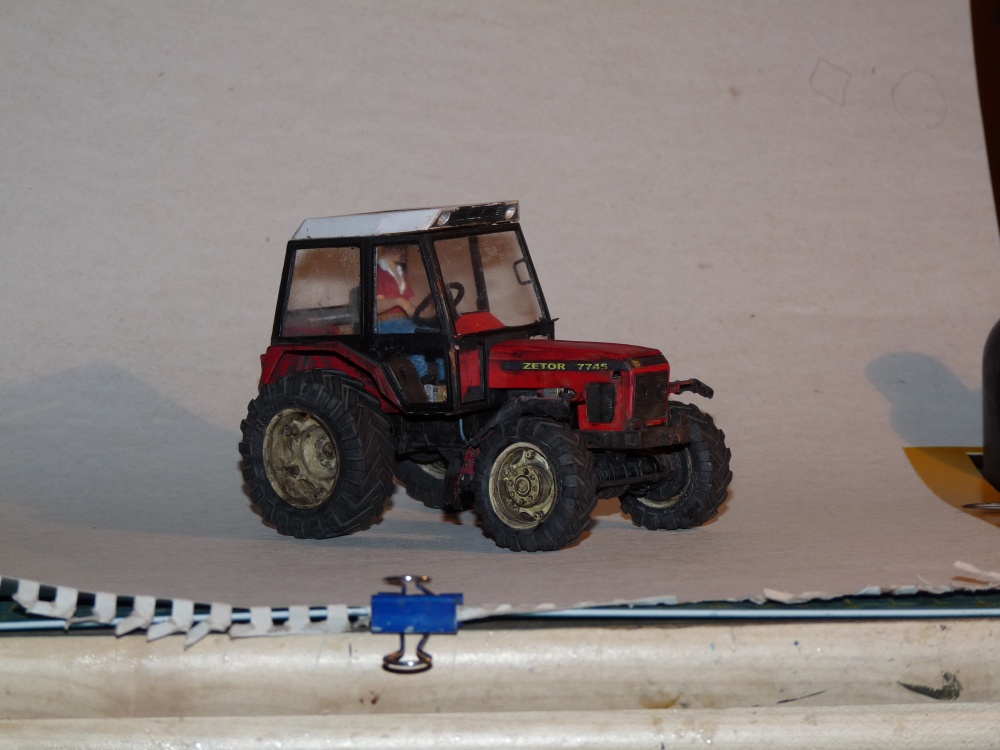 Sil�n� j�ma a vyb�ra� st�belnat�ch hmot a Zetor 7745