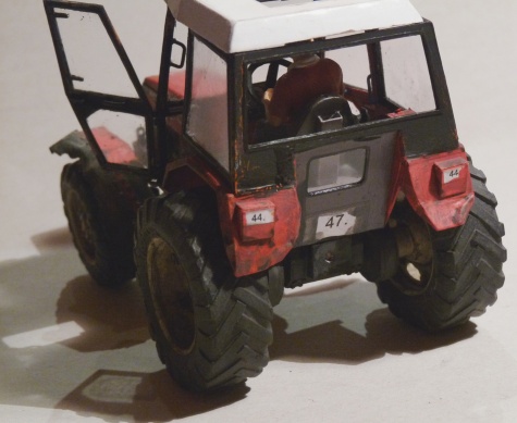 Silážní jáma a vybírač stébelnatých hmot a Zetor 7745 Silážní jáma a vybírač stébelnatých hmot a Zetor 7745