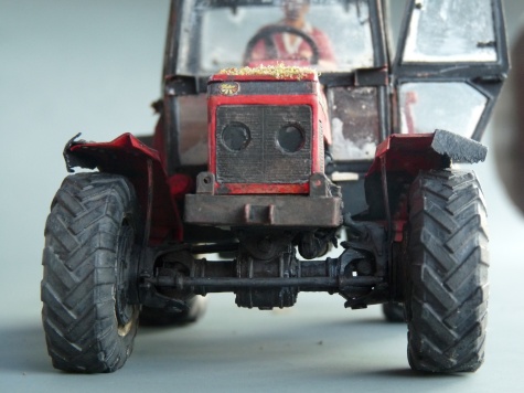 Silážní jáma a vybírač stébelnatých hmot a Zetor 7745 Silážní jáma a vybírač stébelnatých hmot a Zetor 7745