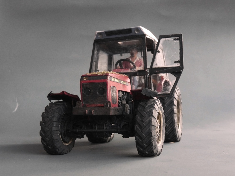 Sil�n� j�ma a vyb�ra� st�belnat�ch hmot a Zetor 7745