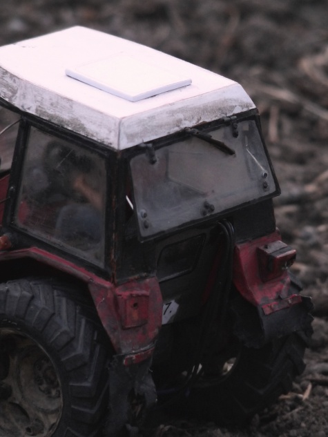 Silážní jáma a vybírač stébelnatých hmot a Zetor 7745 Silážní jáma a vybírač stébelnatých hmot a Zetor 7745