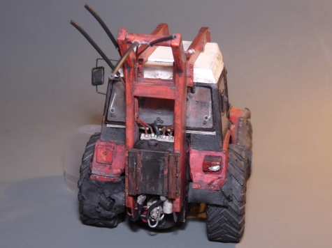 Sil�n� j�ma a vyb�ra� st�belnat�ch hmot a Zetor 7745