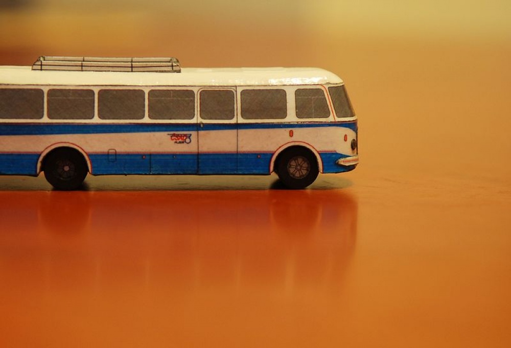 125637