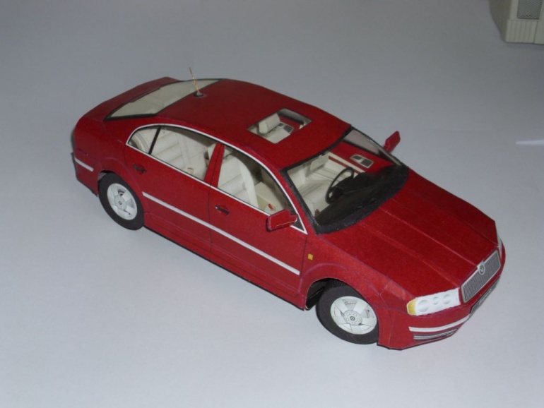 Škoda Superb (Plná velikost v novém okně) Škoda Superb