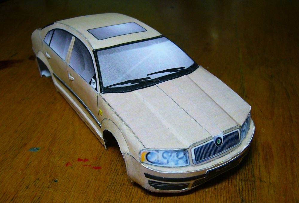 ŠKODA SUPERB (Plná velikost v novém okně) ŠKODA SUPERB