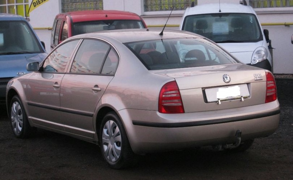 ŠKODA SUPERB (Plná velikost v novém okně) ŠKODA SUPERB