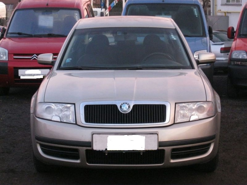 ŠKODA SUPERB (Plnďż˝ velikost v novďż˝m oknďż˝) ŠKODA SUPERB
