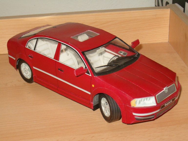 Skoda Superb (Plná velikost v novém okně) Skoda Superb