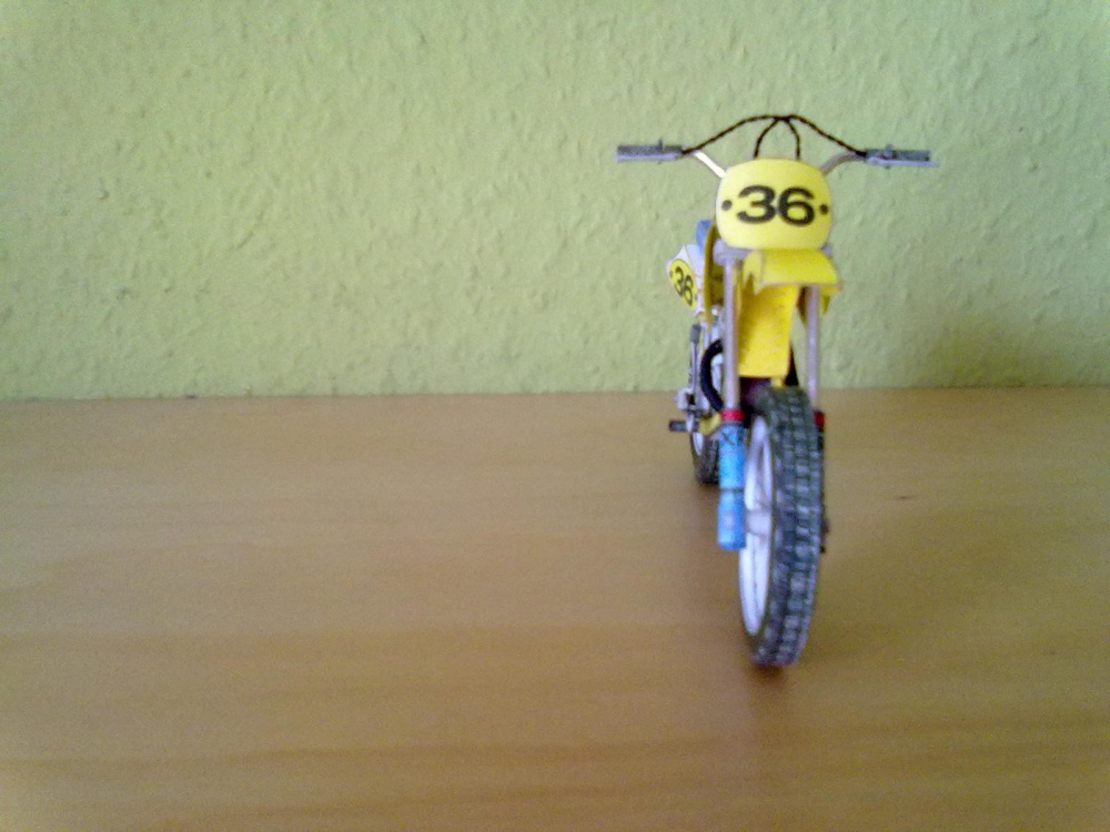 Soutěžní motocykl (Plná velikost v novém okně) Soutěžní motocykl