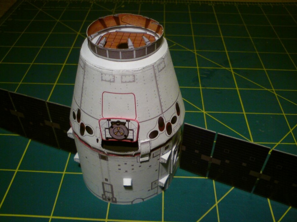 SpaceX Dragon (Plná velikost v novém okně) SpaceX Dragon