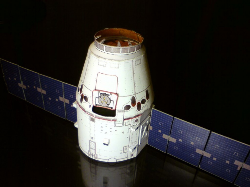 SpaceX Dragon (Plná velikost v novém okně) SpaceX Dragon