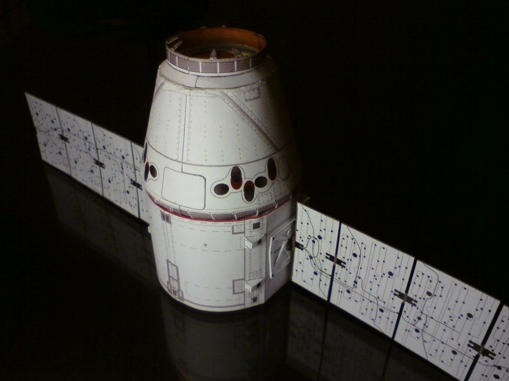 SpaceX Dragon (Plná velikost v novém okně) SpaceX Dragon