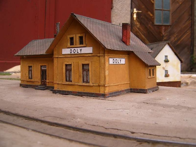 Staniční budova c. k. Státních drah typ LVIIIb (Plná velikost v novém okně) Staniční budova c. k. Státních drah typ LVIIIb
