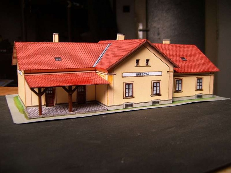 Staniční budova c. k. Státních drah typ LVIIIb (Plná velikost v novém okně) Staniční budova c. k. Státních drah typ LVIIIb