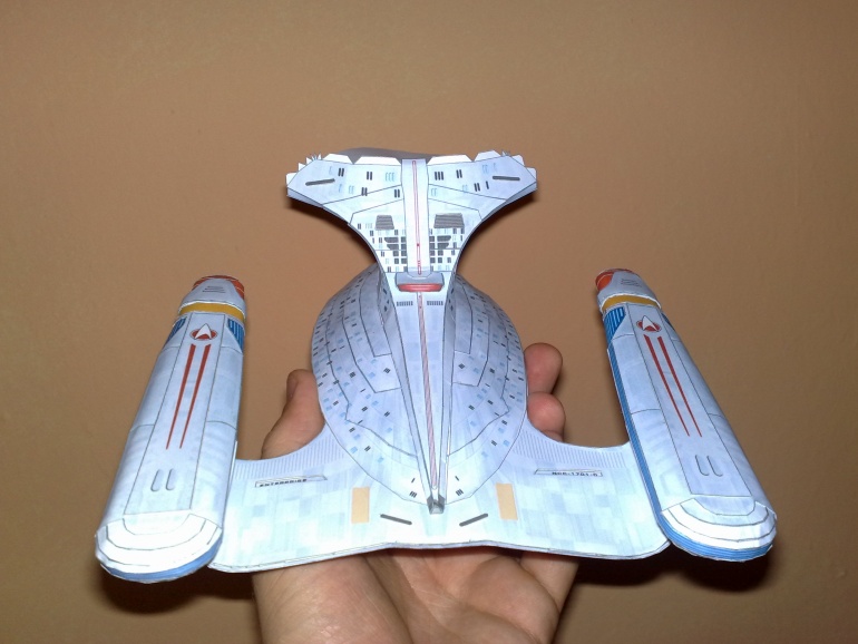 Star Trek Enterprise D 1701 Galaxy class (Plná velikost v novém okně) Star Trek Enterprise D 1701 Galaxy class