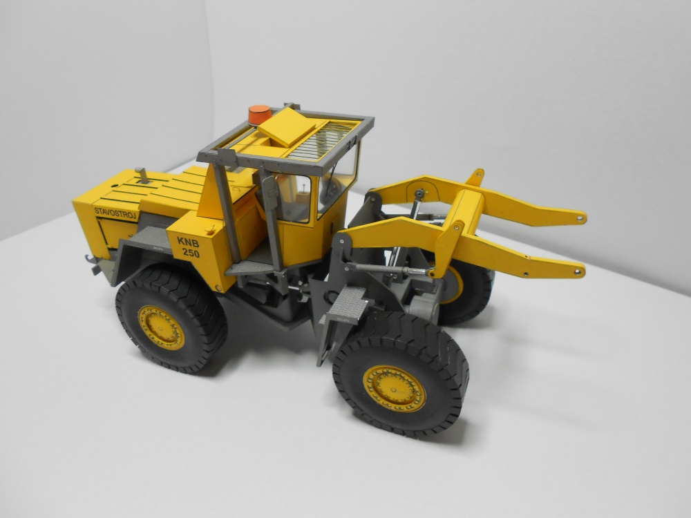 Stavostroj KNB-250 (Plná velikost v novém okně) Stavostroj KNB-250